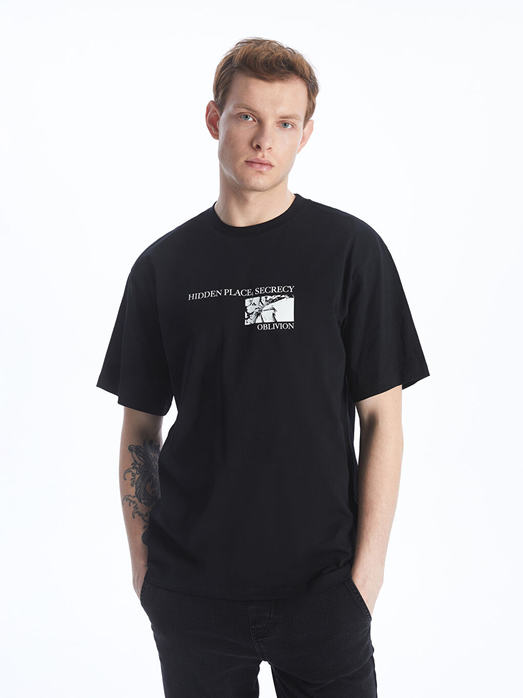 Siyah Bisiklet Yaka Kısa Kollu Baskılı Penye Erkek Tişört-1