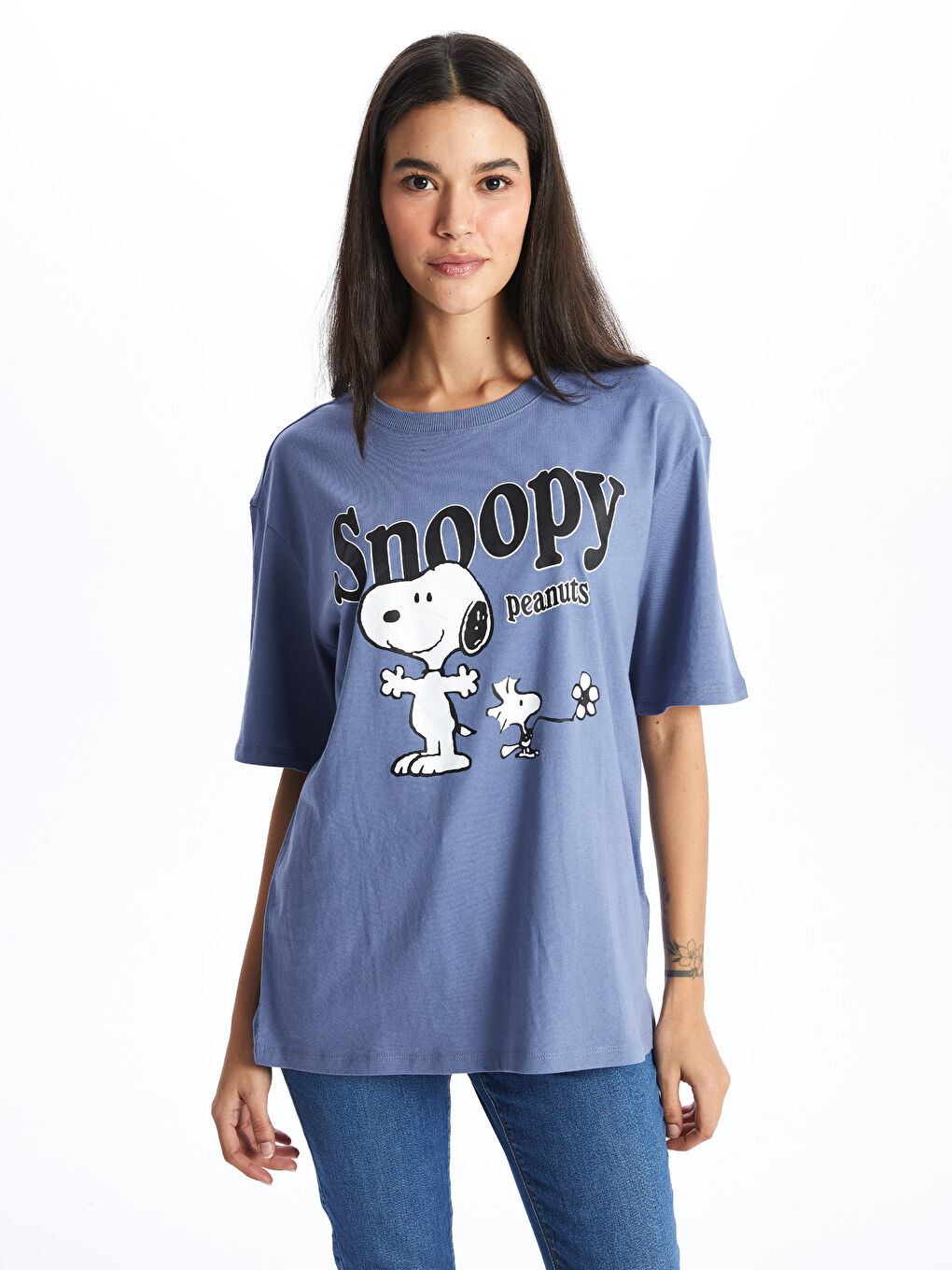 Футболка с круглым вырезом, принтом Снупи, коротким рукавом, оверсайз для женщин