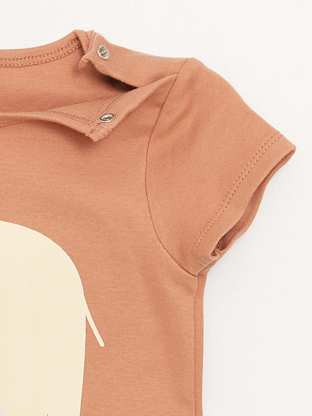 جەمپسوتی چاپکراوی قۆڵ کورت یه‌خه‌ خڕ بۆ منداڵانی کوڕ-1