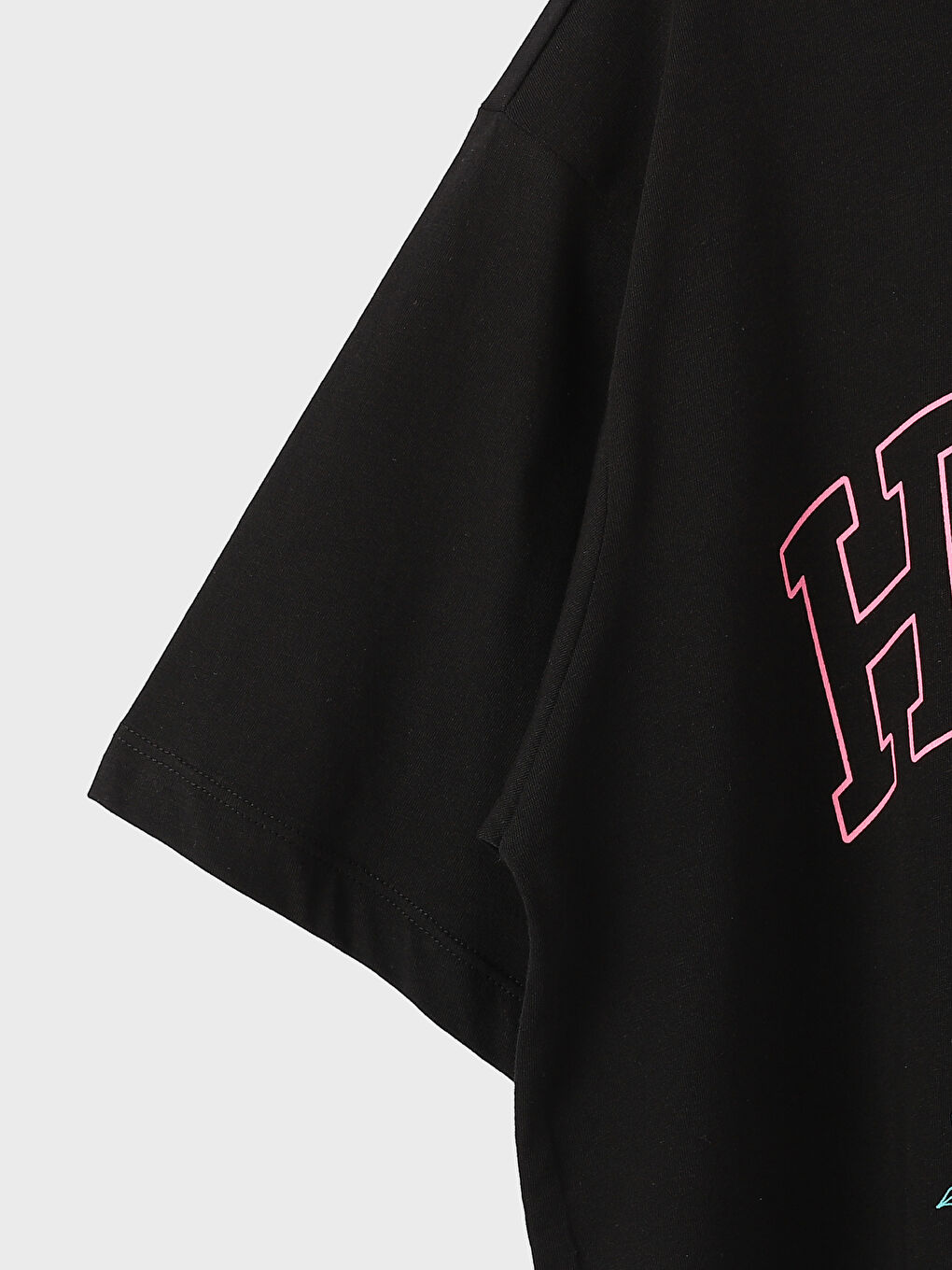 تيشيرت مطبوع بياقة دائرية وكم قصير للسيدات-2