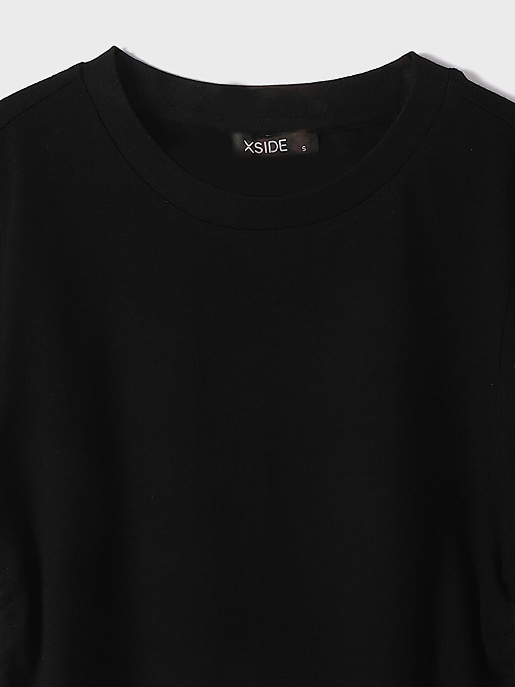 تيشيرت نسائي بأكمام قصيرة وياقة دائرية مطبوع-2