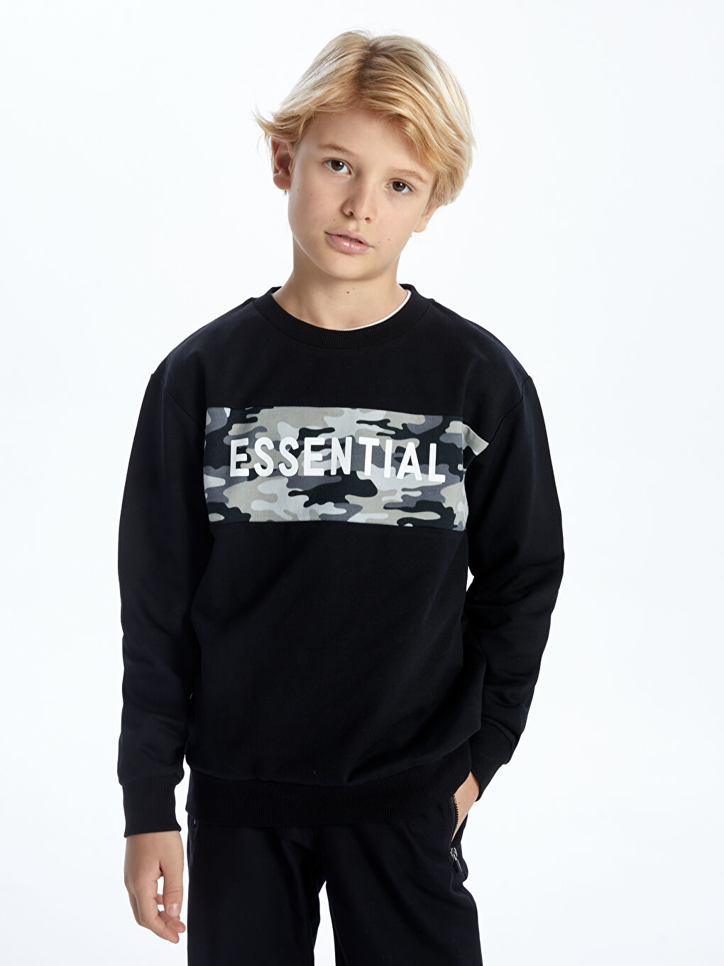 LCW Kids Yeni Siyah Rahat Kalıp Bisiklet Yaka Erkek Çocuk Sweatshirt - 1