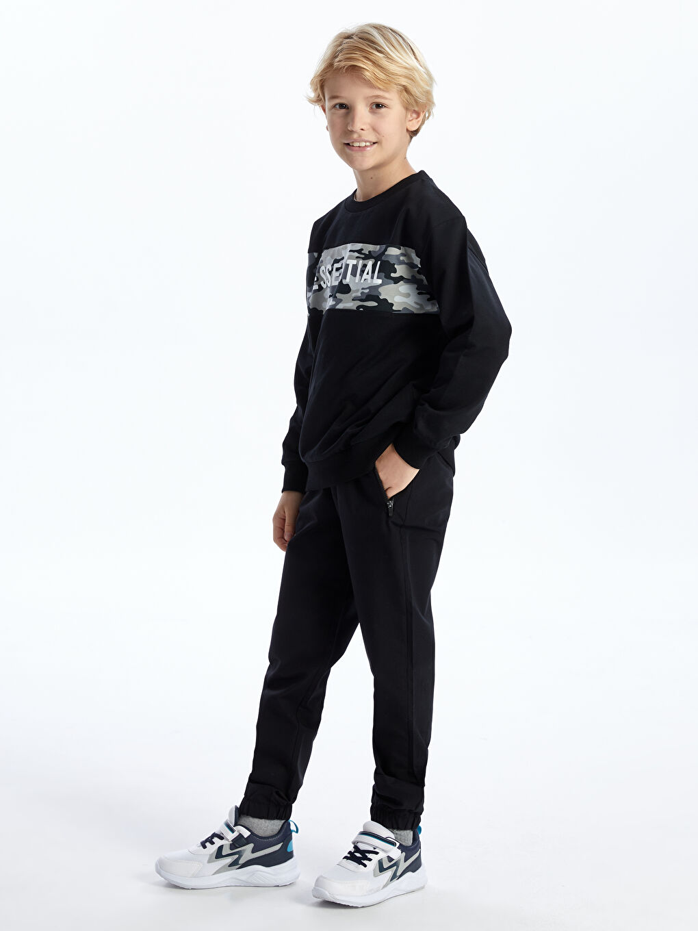 LCW Kids Yeni Siyah Rahat Kalıp Bisiklet Yaka Erkek Çocuk Sweatshirt - 2