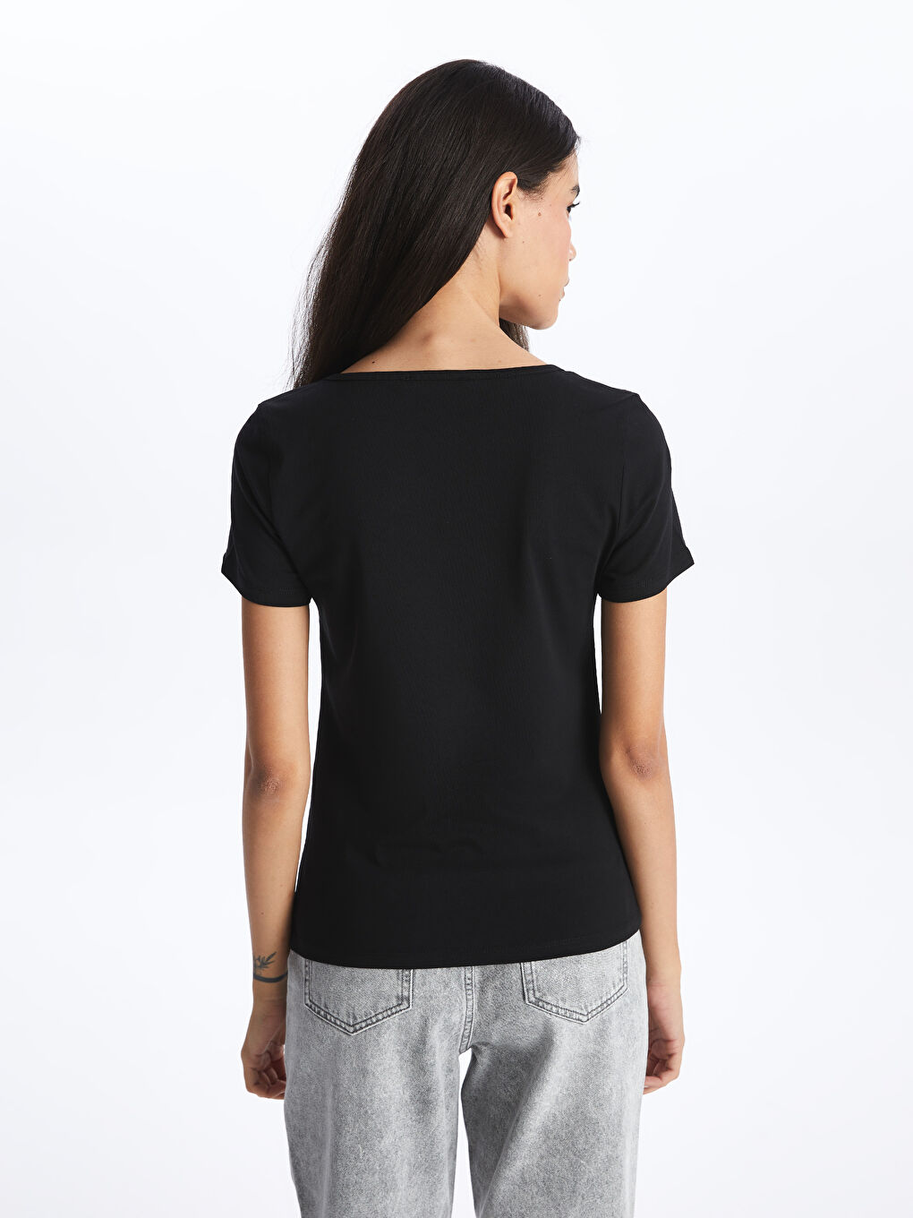 Siyah U Yaka Düz Kısa Kollu Kadın Tişört-4