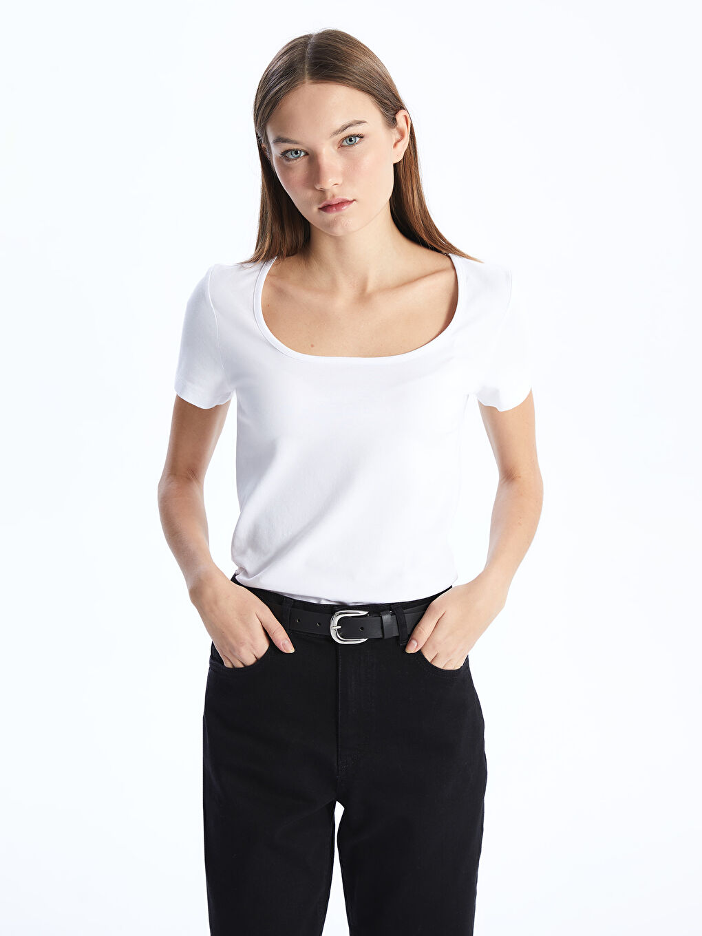 Beyaz U Yaka Düz Kısa Kollu Kadın Tişört