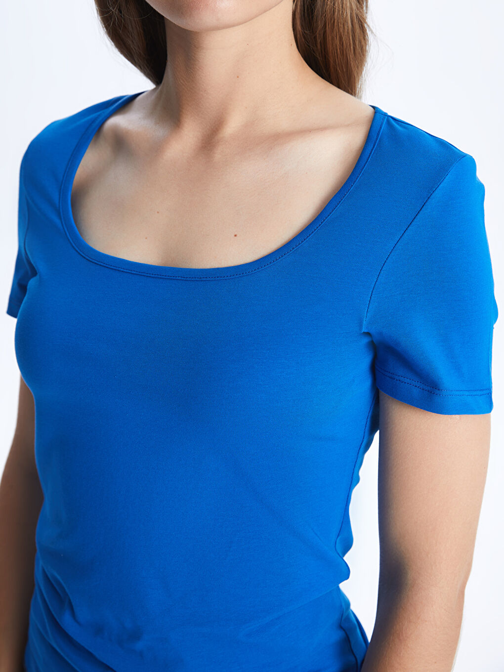 Mavi U Yaka Düz Kısa Kollu Kadın Tişört-3