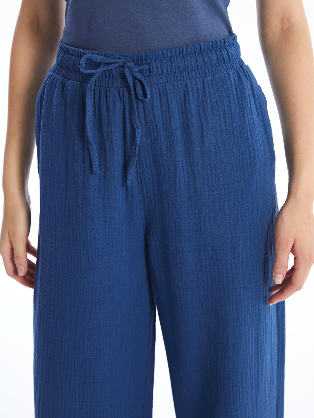 LCWAIKIKI Classic Elasticated Waist Textured Wide Leg Women's Trousers -S4G014Z8-YA7