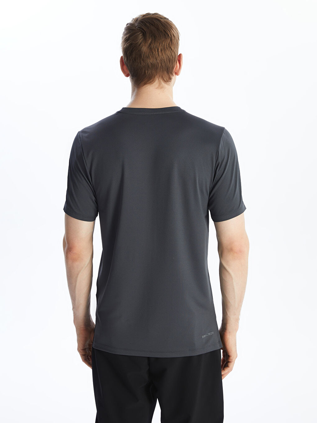 تيشيرت رياضي للرجال بأكمام قصيرة ورقبة دائرية بتقنية دراي-تك-4