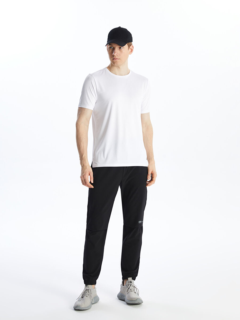 تيشيرت رياضي للرجال بأكمام قصيرة ورقبة دائرية بتقنية دراي-تك-2