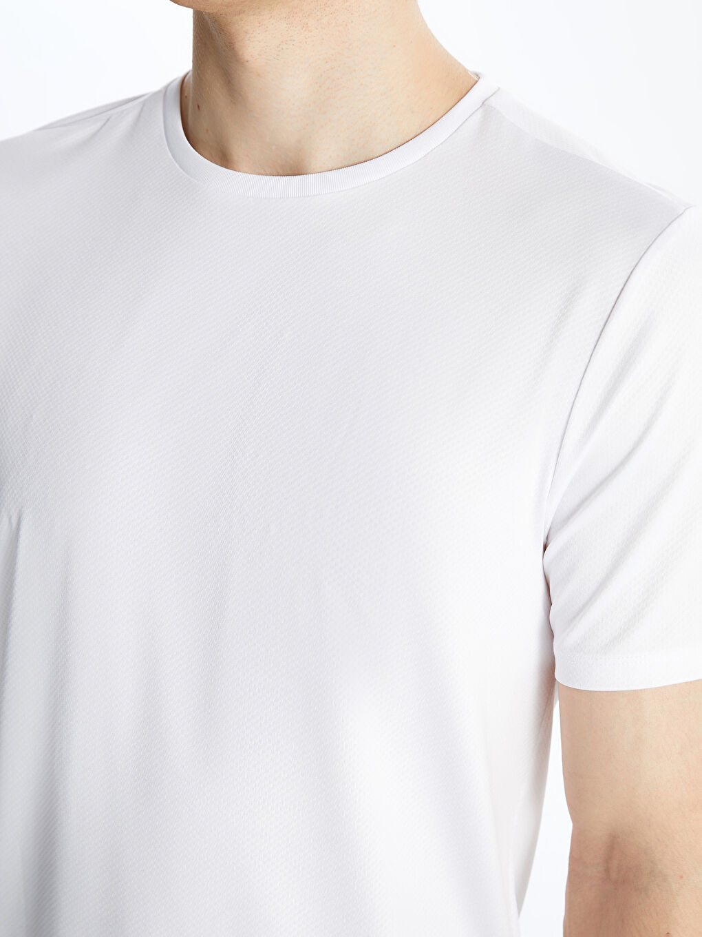 تيشيرت رياضي للرجال بأكمام قصيرة ورقبة دائرية بتقنية دراي-تك-3