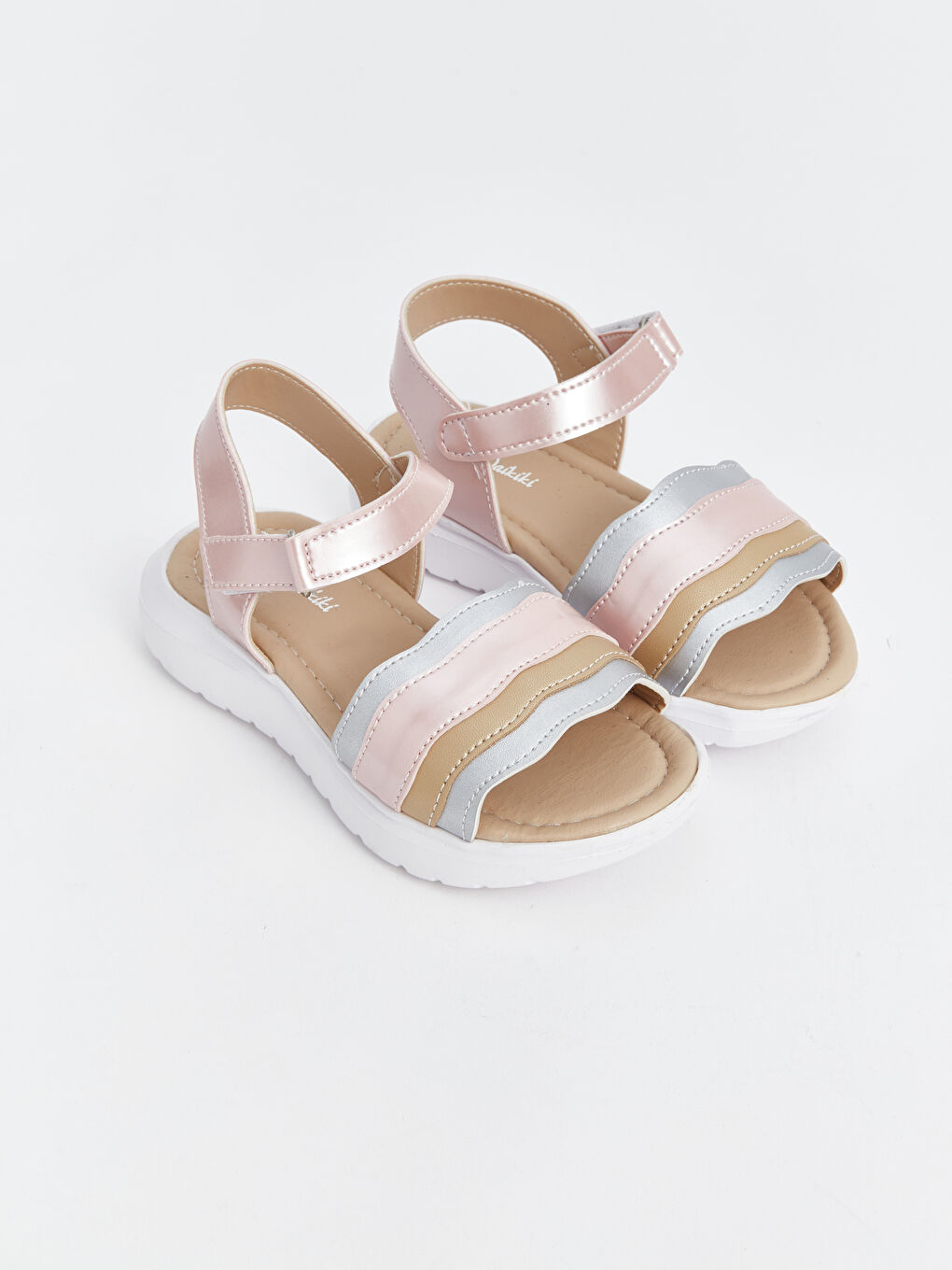 صنادل البنات ذات الأشرطة المتقاطعة