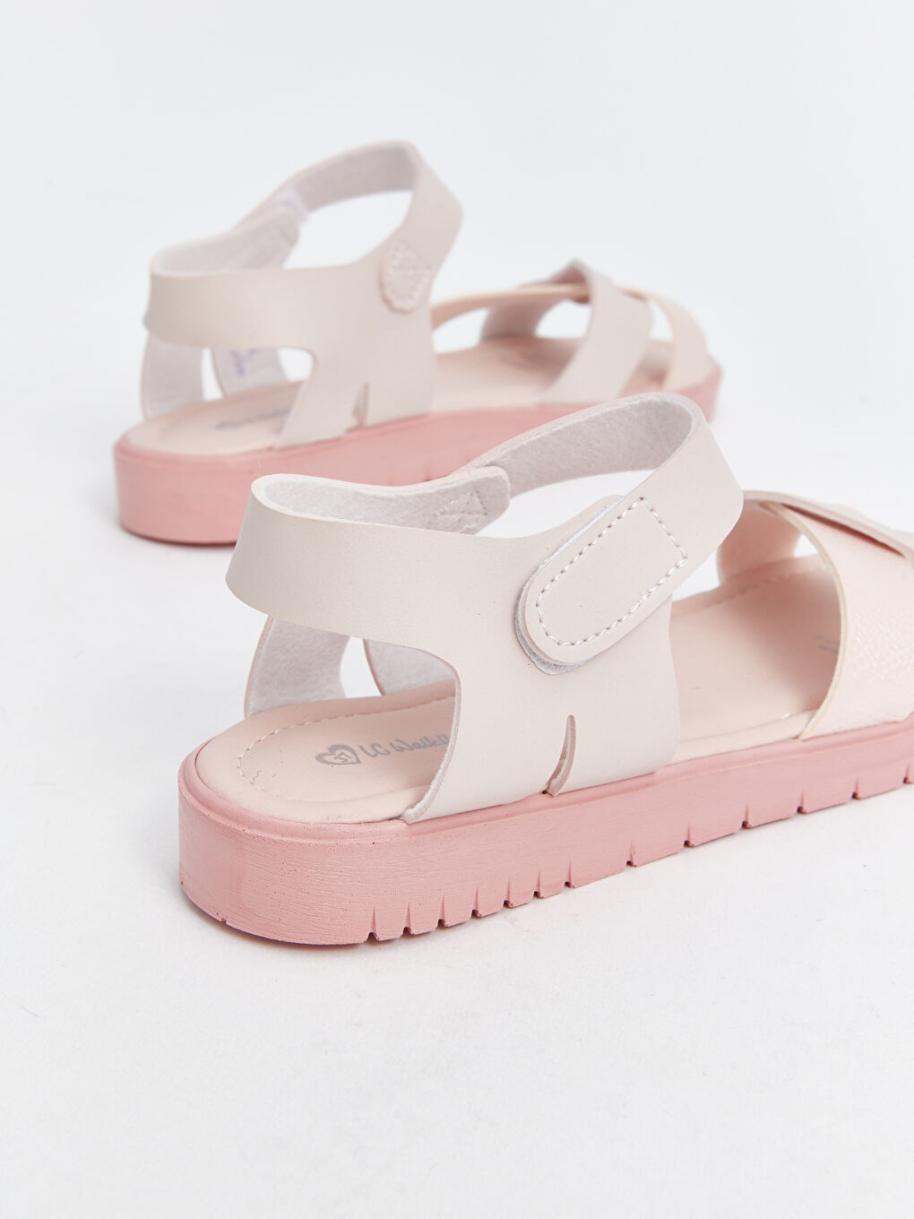 صنادل بناتي بشرائط متقاطعة-4