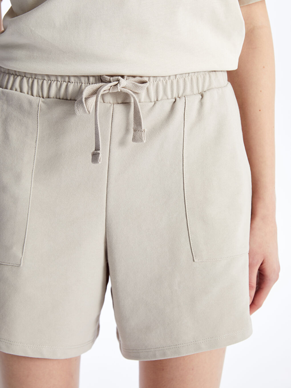 Gri Kadın Beli Lastikli Düz Şort-4