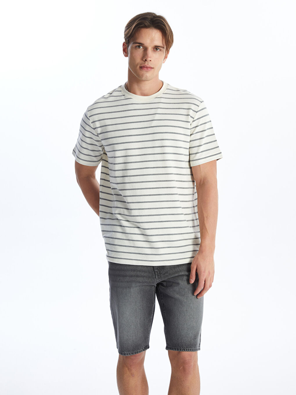 Ерлерге арналған стандартты пішім деним шорты