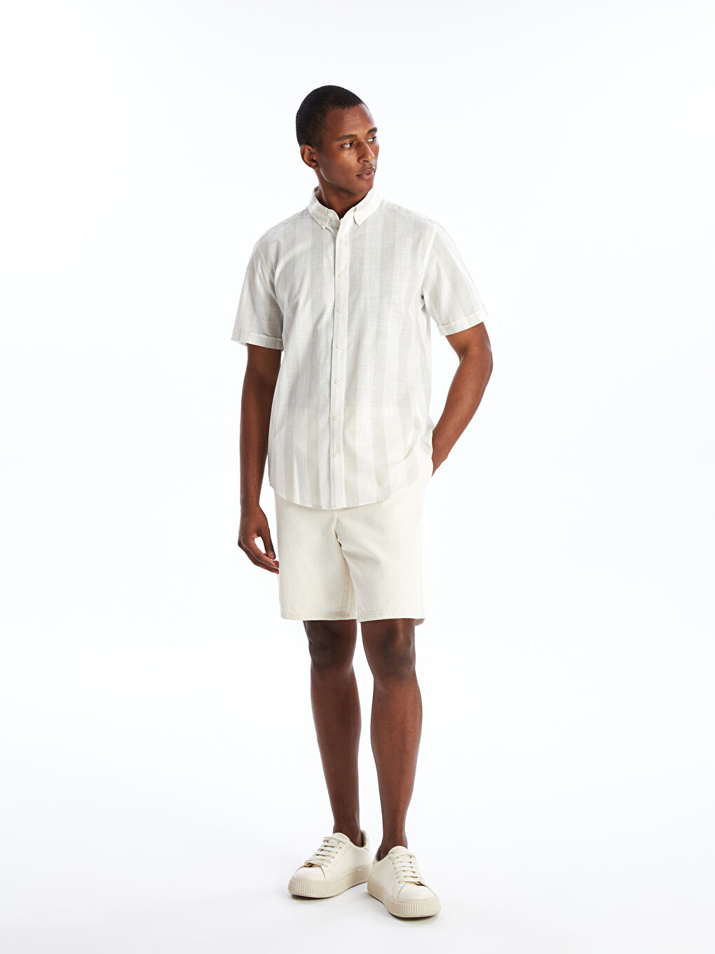 Рубашка мужская из поплина в полоску стандартного кроя с короткими рукавами-2