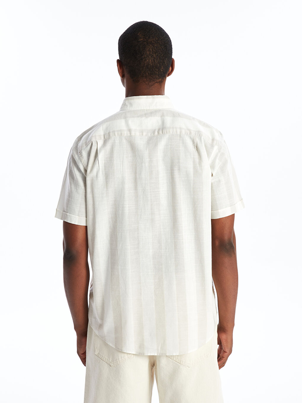 Рубашка мужская из поплина в полоску стандартного кроя с короткими рукавами-4