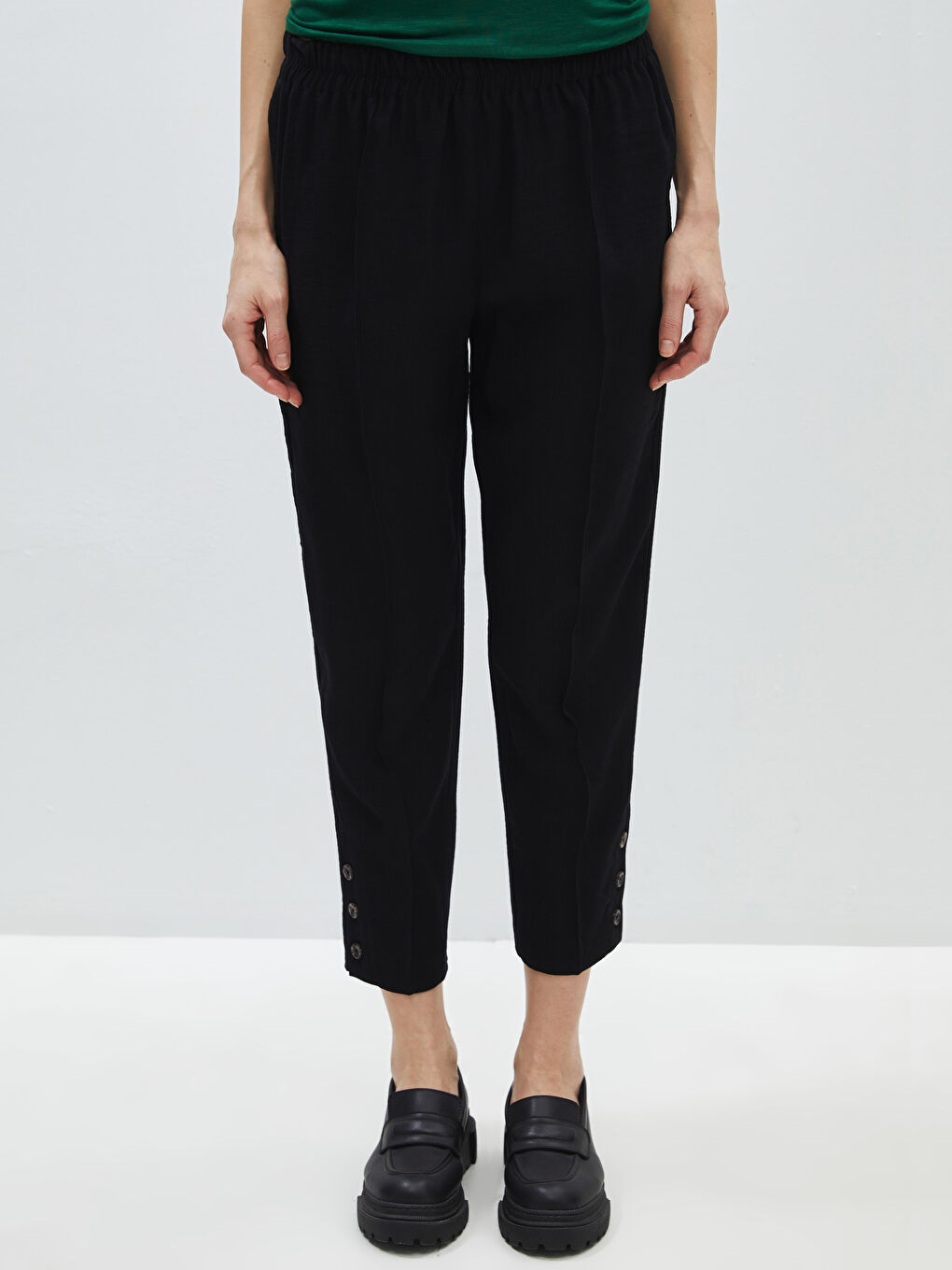 Siyah Kadın Beli Lastikli Havuç Kesim Düz Pantolon-2