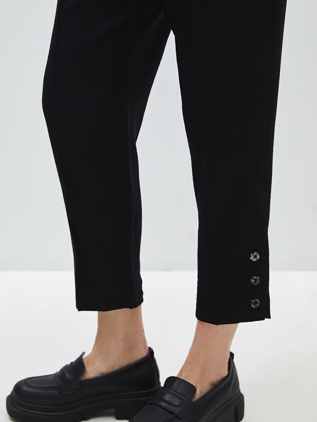 Siyah Kadın Beli Lastikli Havuç Kesim Düz Pantolon-3