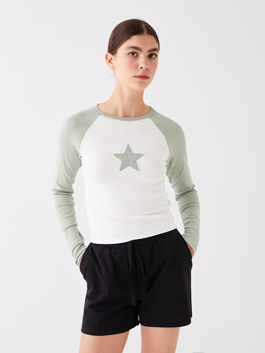 Siyah Kadın Standart Fit Düz Şort