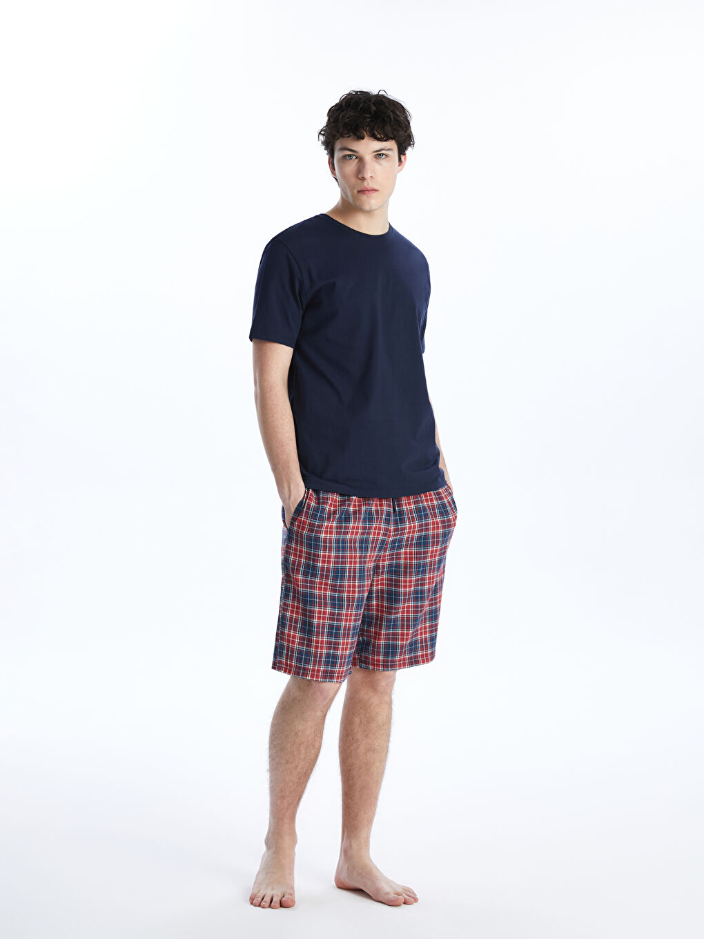 стандартты пішім ерлерге арналған қысқа пижама жинағы