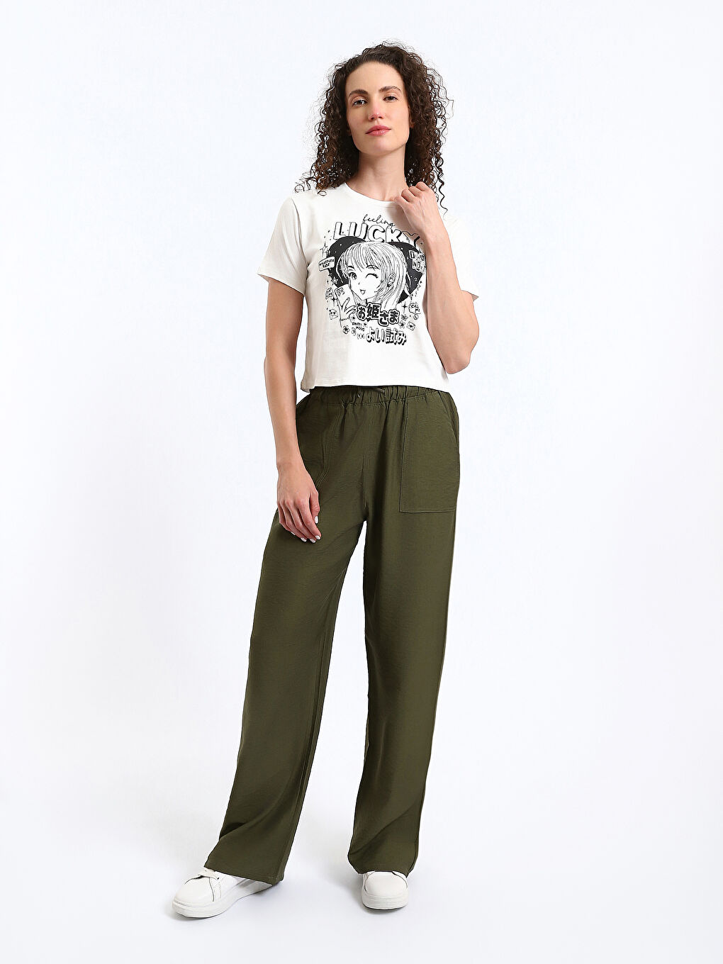 توب قصير مطبوع بياقة دائرية وكم قصير للسيدات-2