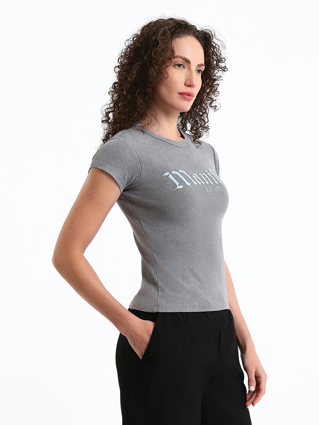 تي شيرت نسائي بطبعة برقبة مدورة وكم قصير-5