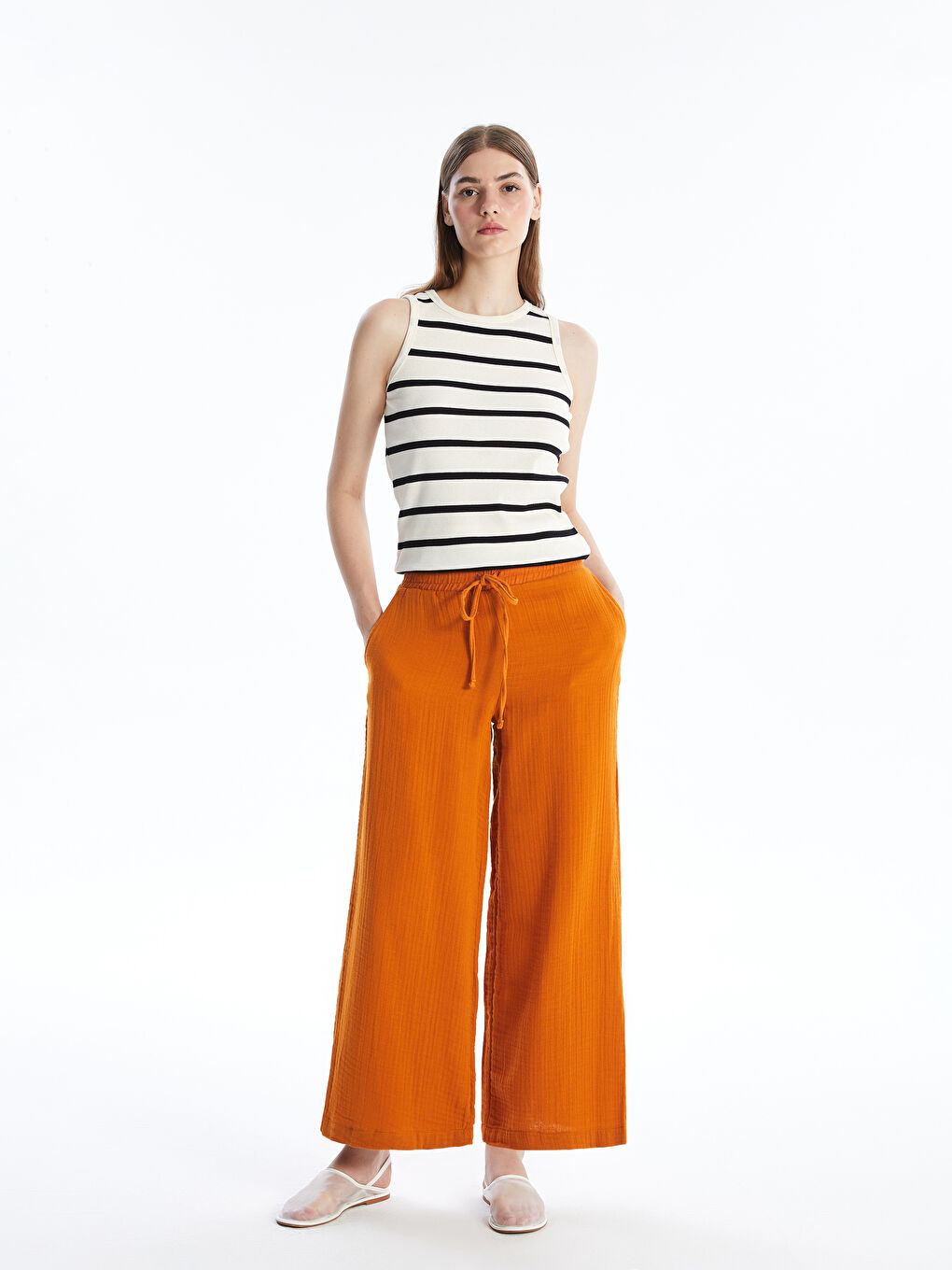 Pantalon pour Femmes en Mousseline à Taille Élastiquée et Coupe Ample