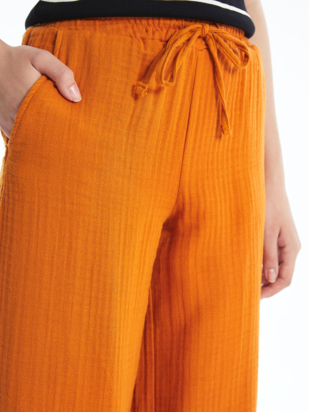 Pantalon pour Femmes en Mousseline à Taille Élastiquée et Coupe Ample-2