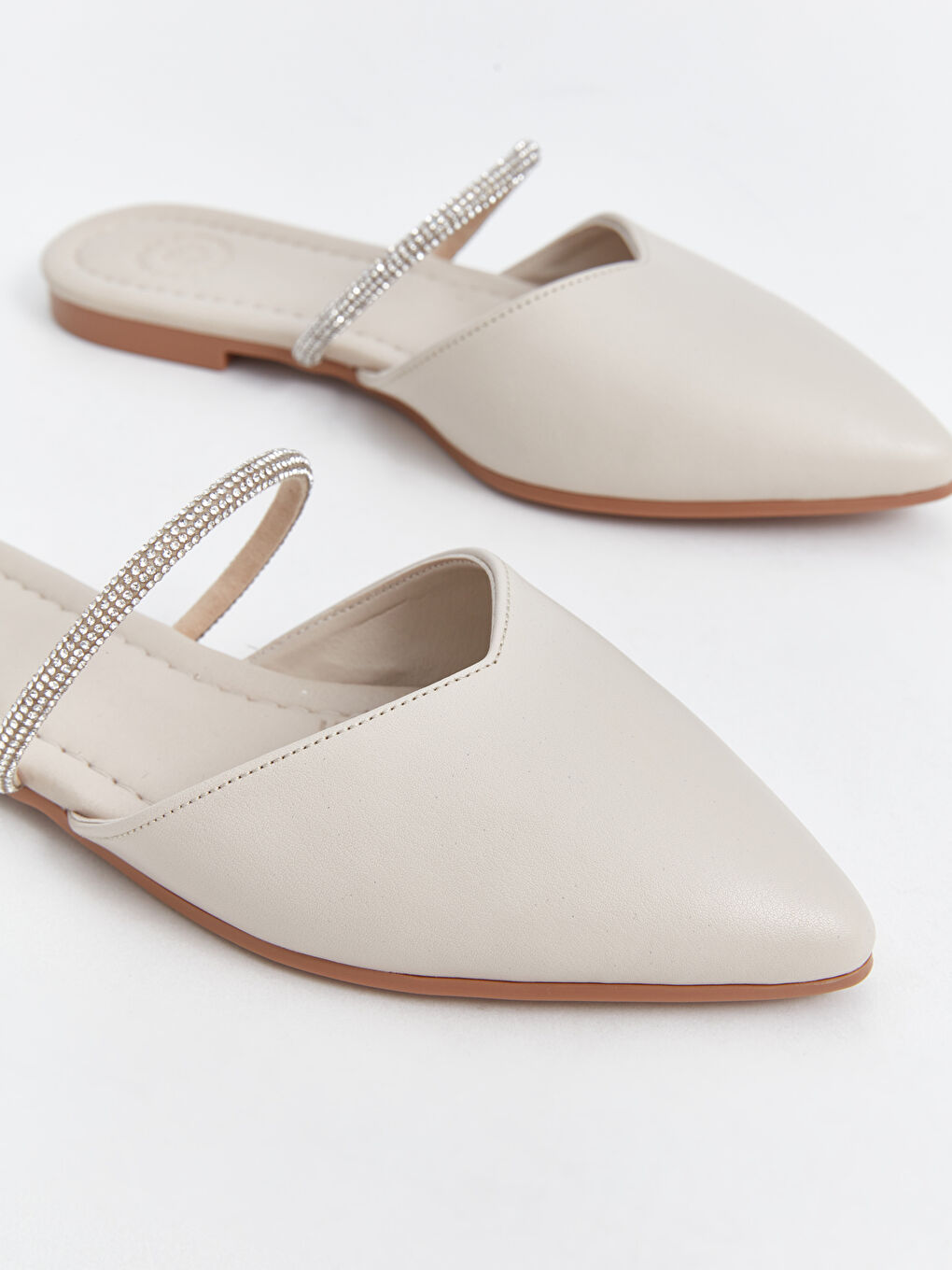 Cross-Banded Pointed Toe Women's Flat Shoe -S4GR13Z8-S3W