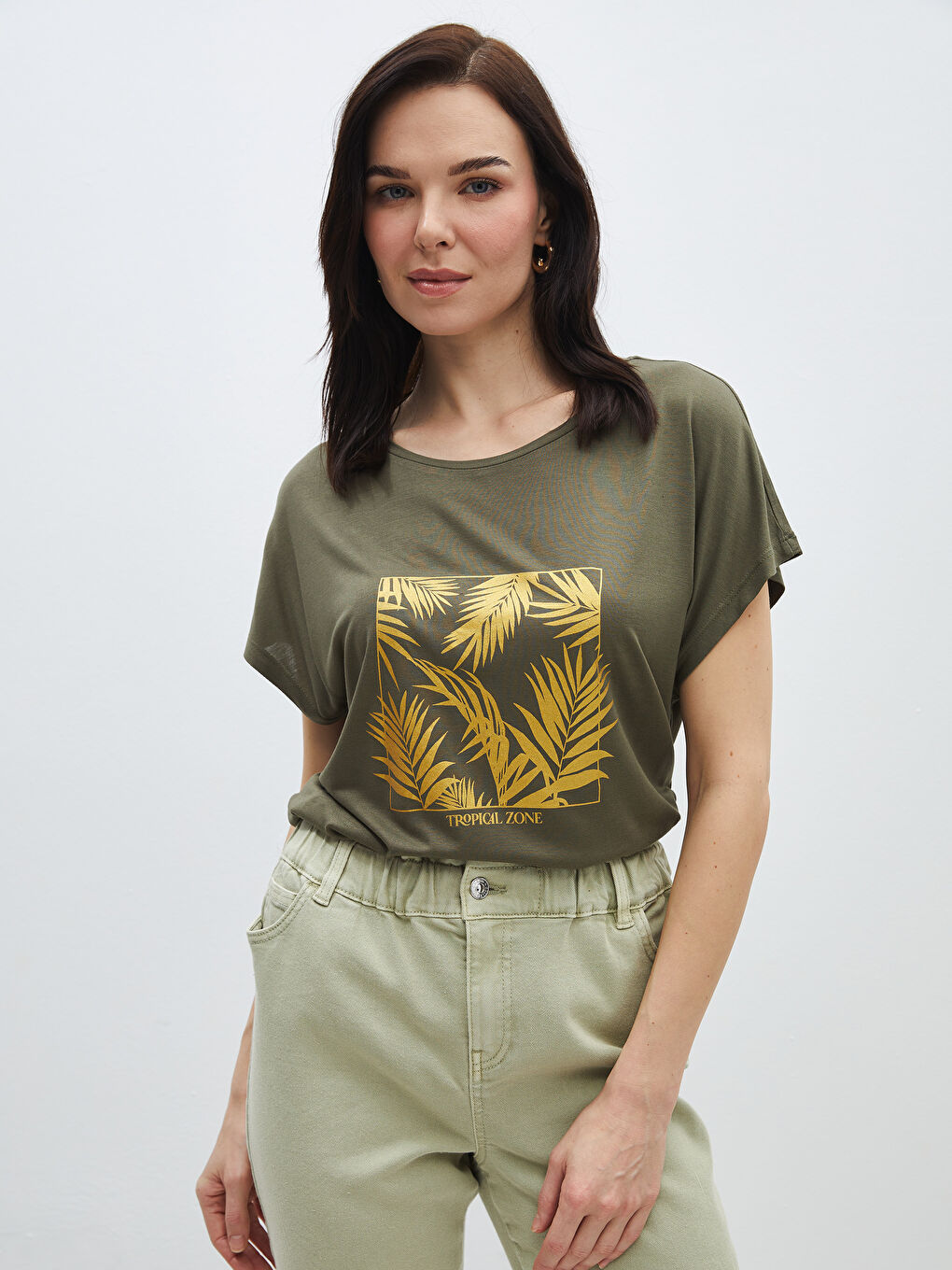 Haki Bisiklet Yaka Baskılı Kısa Kollu Kadın Tişört-1