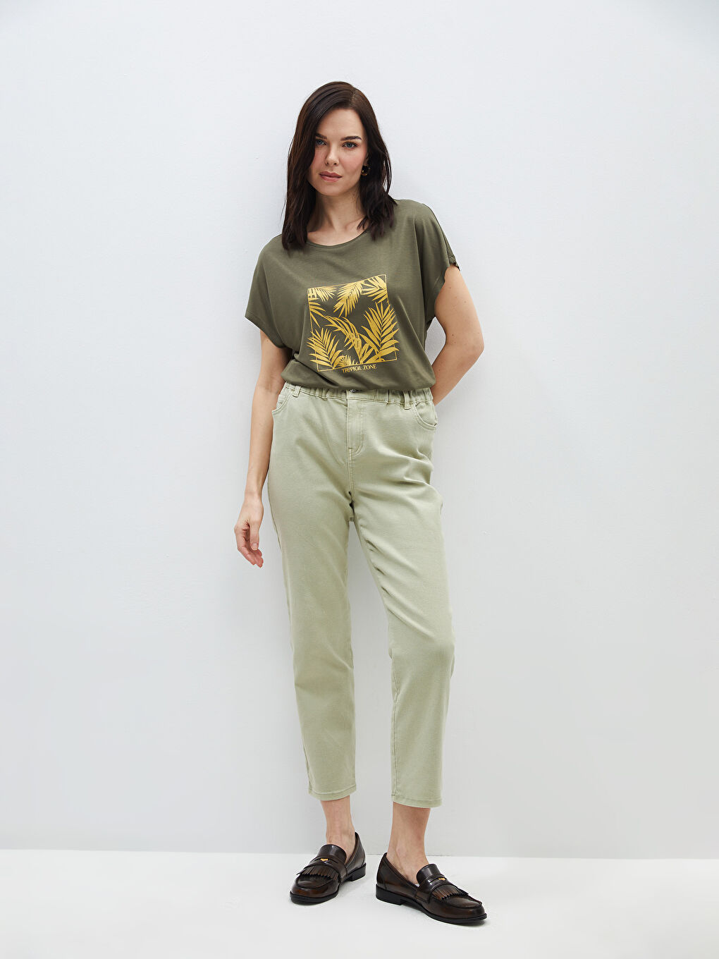 Haki Bisiklet Yaka Baskılı Kısa Kollu Kadın Tişört-2