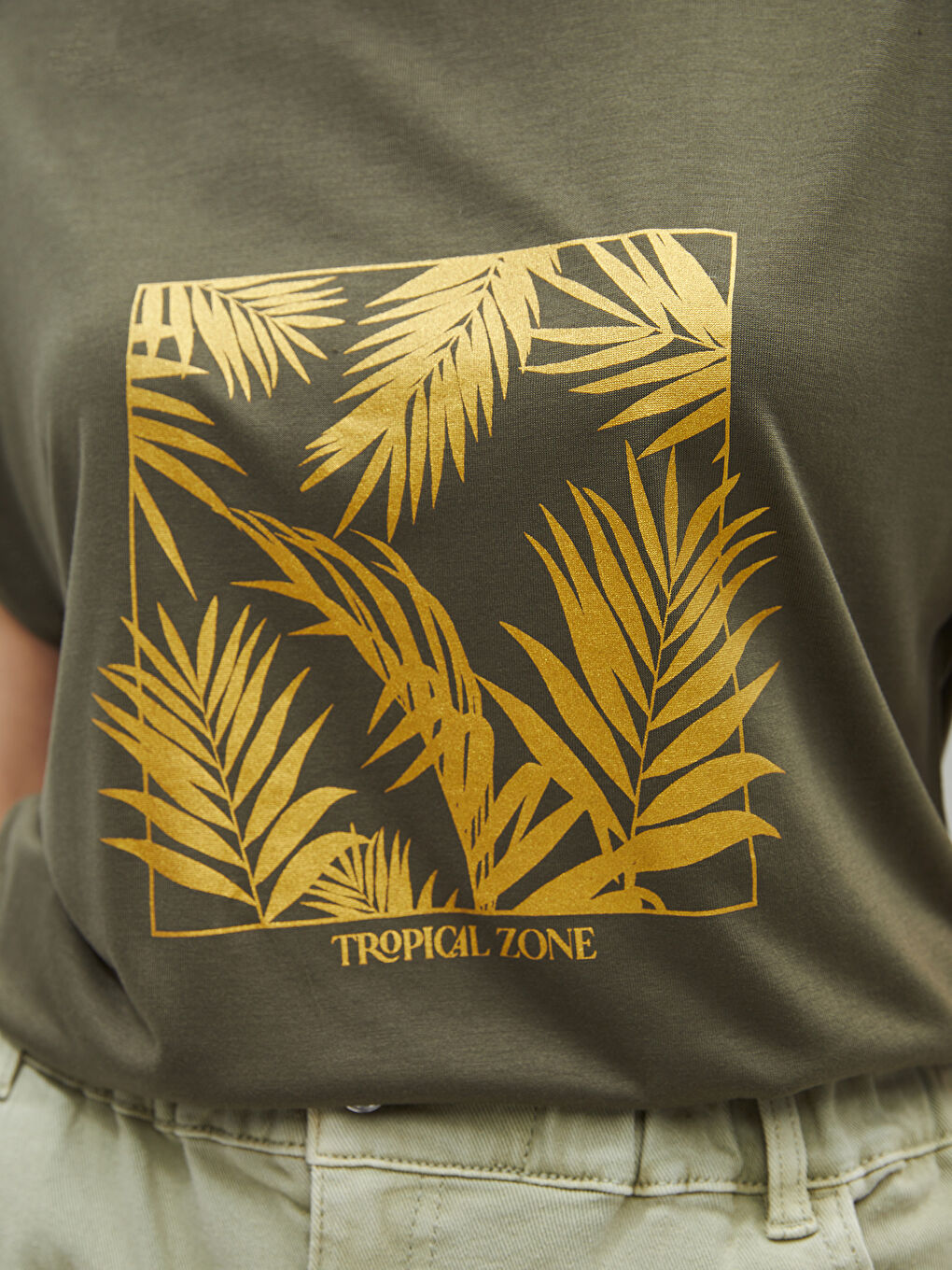 Haki Bisiklet Yaka Baskılı Kısa Kollu Kadın Tişört-3