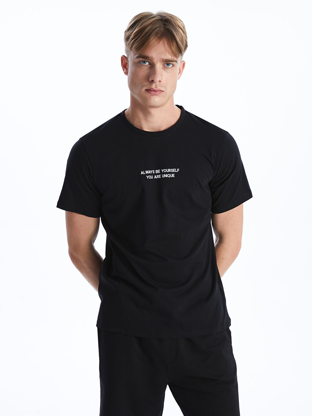 Siyah Bisiklet Yaka Kısa Kollu Baskılı Penye Erkek Tişört-1