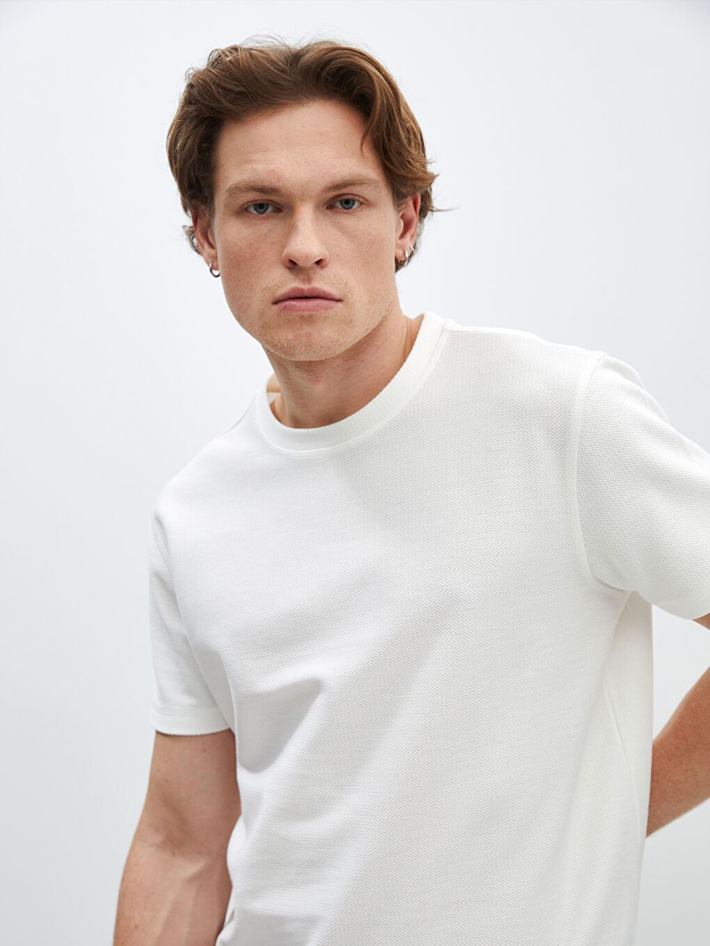 Ekru Bisiklet Yaka Kısa Kollu Erkek Dokulu Tişört-1