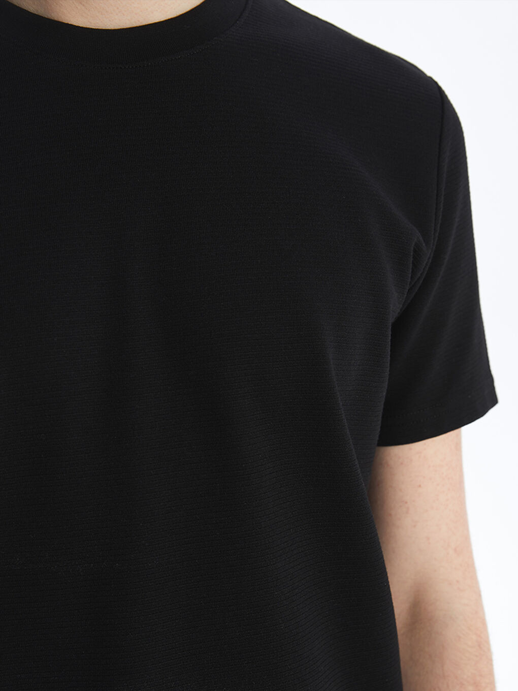 Siyah Bisiklet Yaka Kısa Kollu Erkek Tişört-3