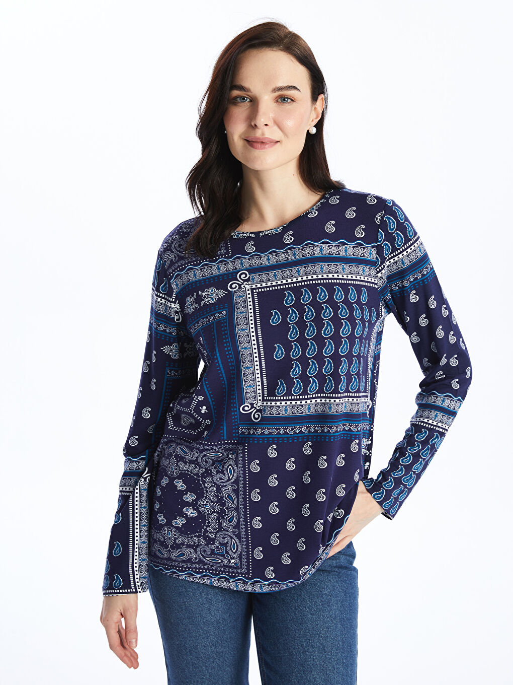 تي شيرت نساء كم طويل منقوش بكول مدور