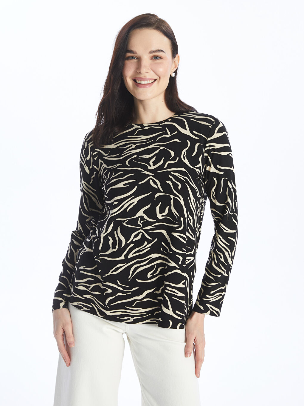 تيشيرت كم طويل منقوش بياقة دائرية للسيدات