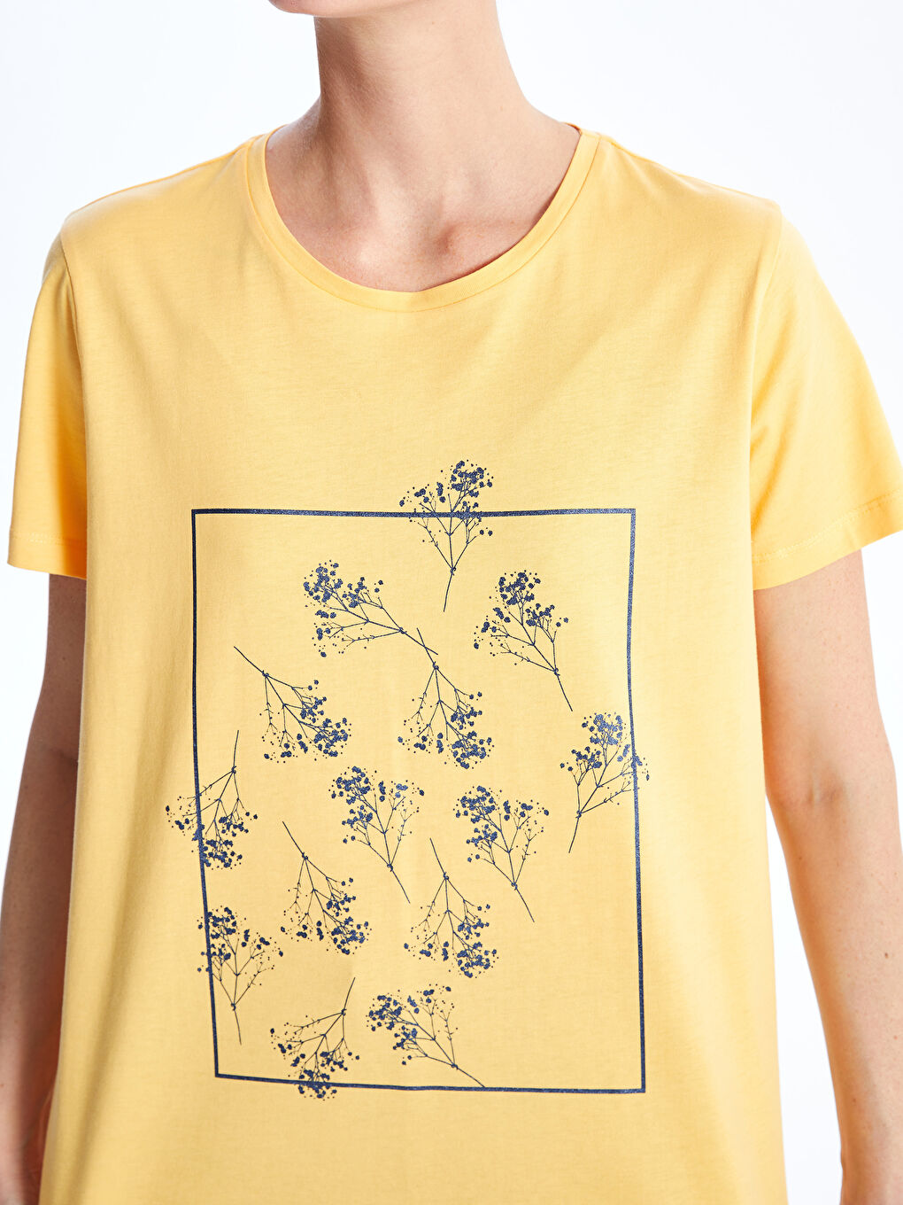 Sarı Bisiklet Yaka Baskılı Kısa Kollu Kadın Tişört-3