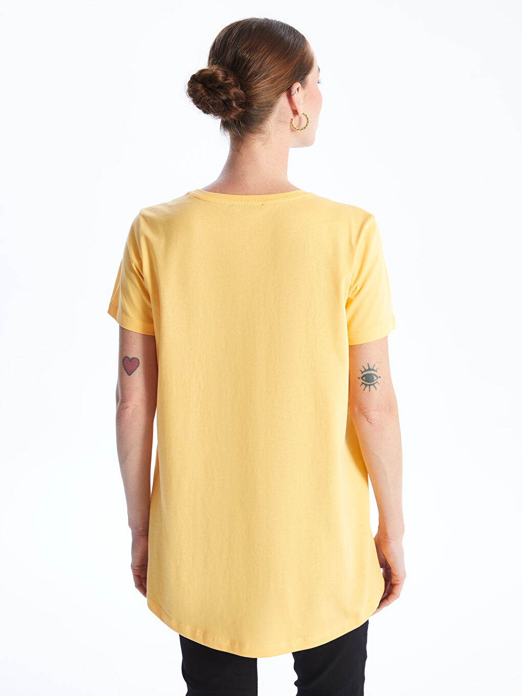 Sarı Bisiklet Yaka Baskılı Kısa Kollu Kadın Tişört-4