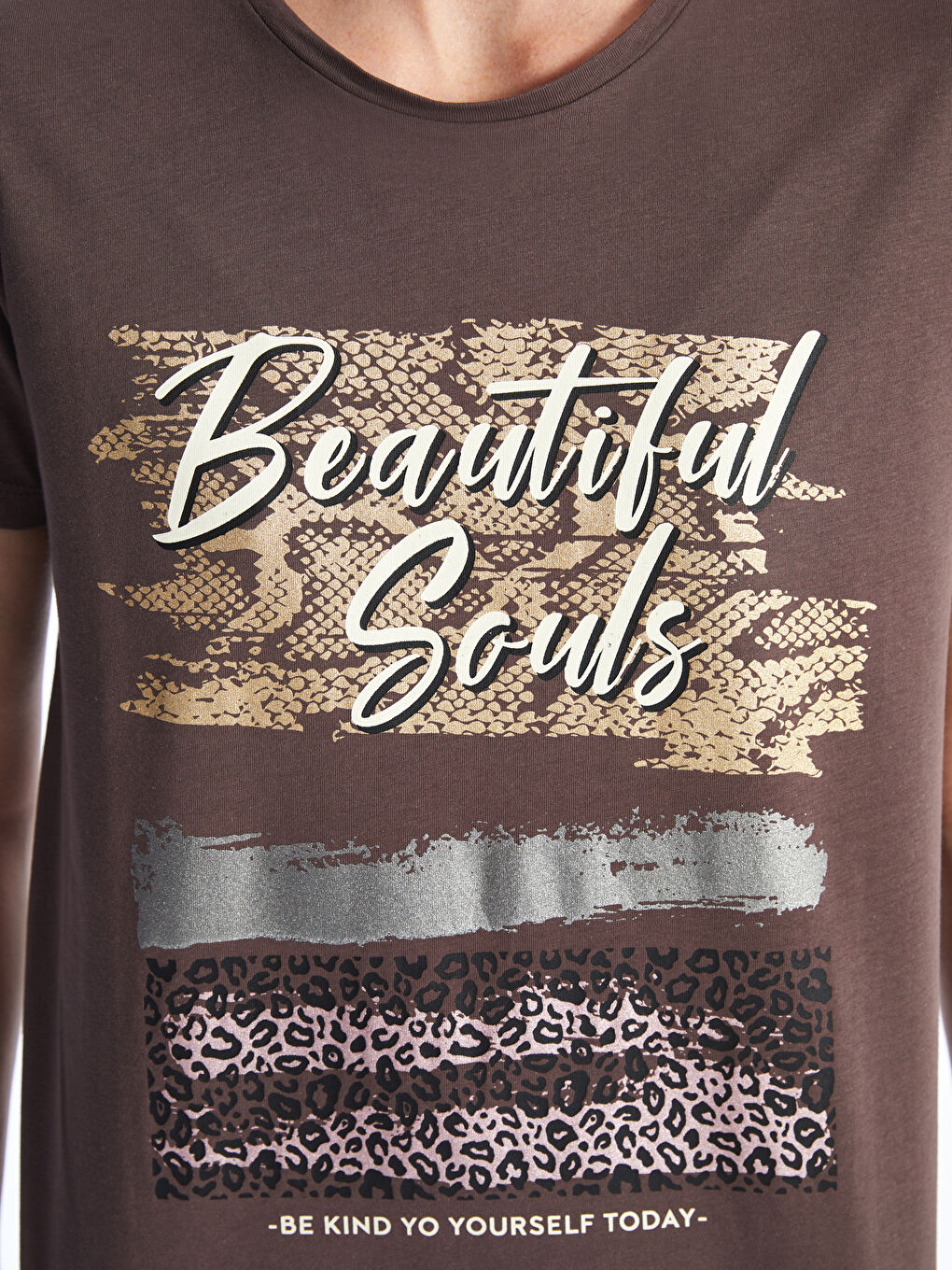 Kahverengi Bisiklet Yaka Baskılı Kısa Kollu Kadın Tişört-3