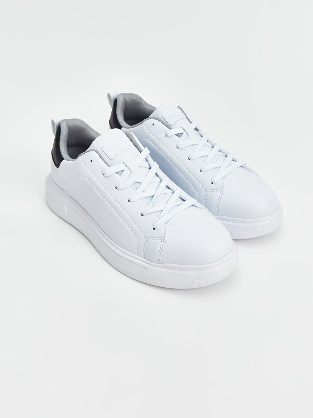 Beyaz Bağcıklı Erkek Spor Ayakkabı