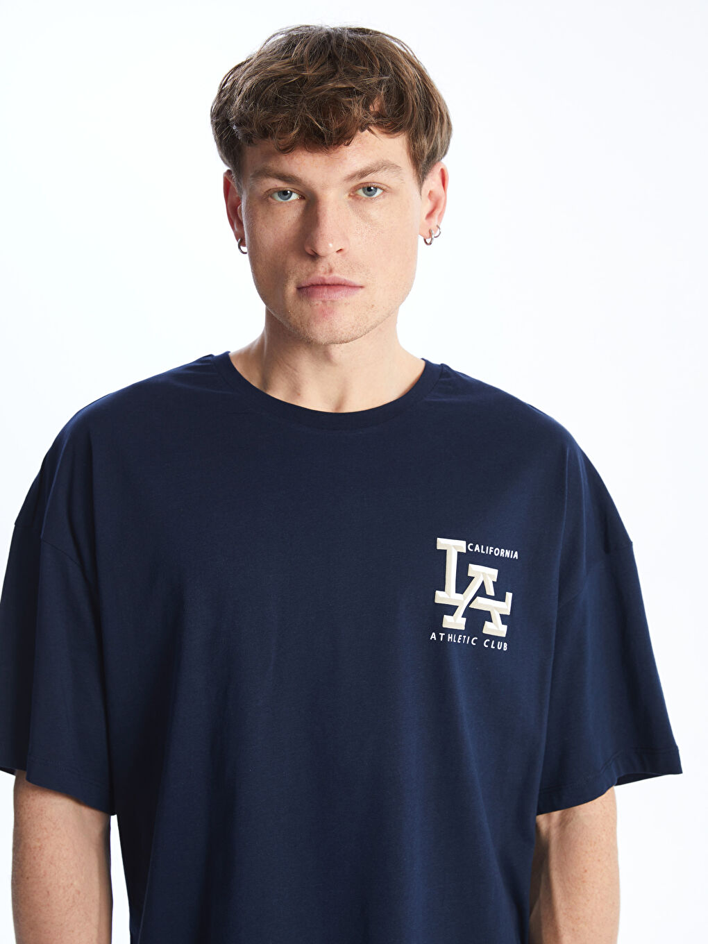 تیشێرت چاپکراوی قۆڵ کورت یه‌خه‌ خڕ ئۆڤەرسایز بۆ پیاوان-1