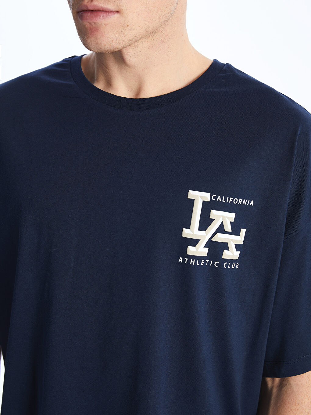 تیشێرت چاپکراوی قۆڵ کورت یه‌خه‌ خڕ ئۆڤەرسایز بۆ پیاوان-3