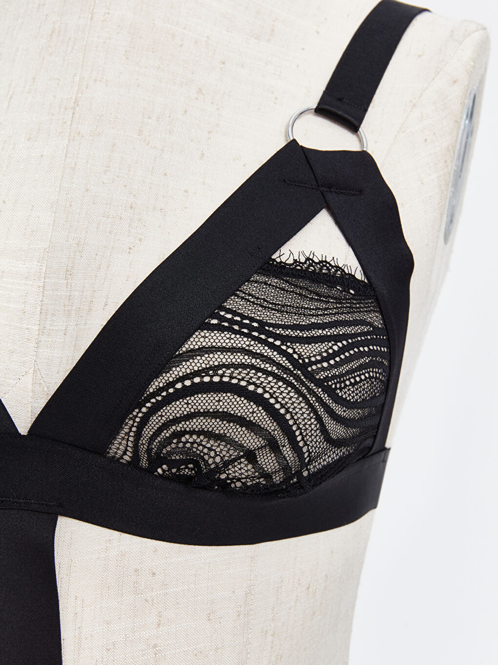 LCW DREAM Siyah V Yaka Dantelli Bodysuit - 1