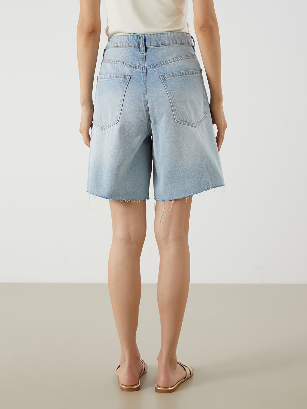 LCW Jeans Ženski teksas šorts Standard Fit sa iscepanim detaljima. -S4HJ63Z8-507