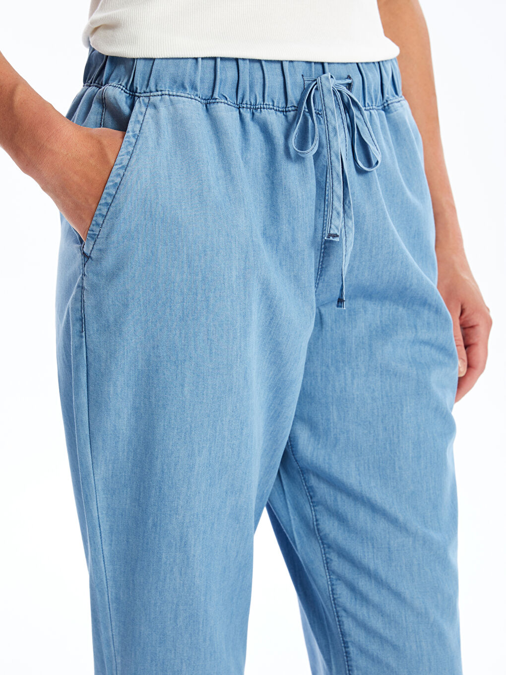 Jean à Taille Élastiquée Coupe Droite pour Femmes-1