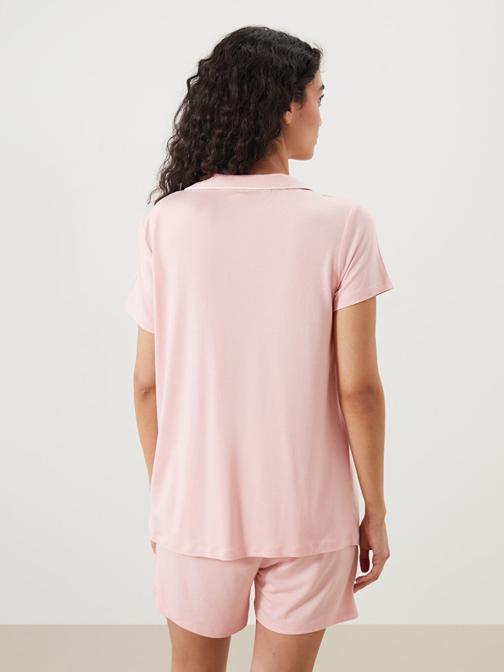 طقم بيجامة قصيرة بياقة بلي كول كم قصير نساء سروال قصير-3