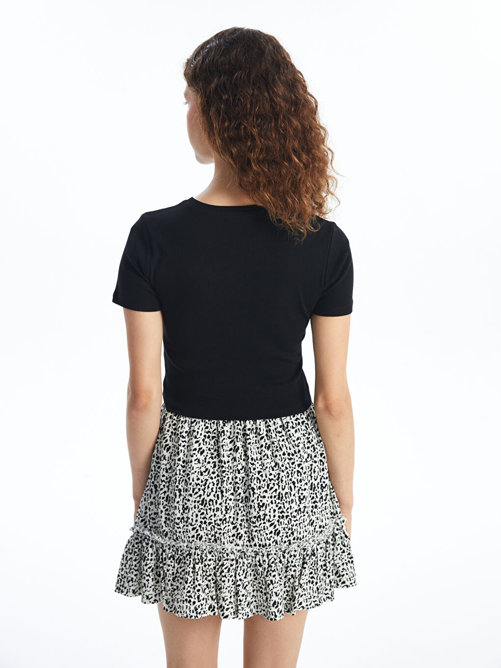 Siyah Bisiklet Yaka Nakışlı Kısa Kollu Kadın Crop-3