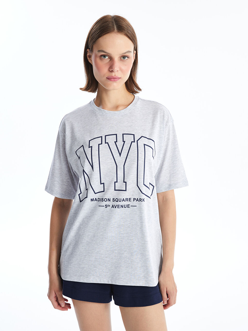 Gri Bisiklet Yaka Baskılı Kısa Kollu Oversize Kadın Tişört