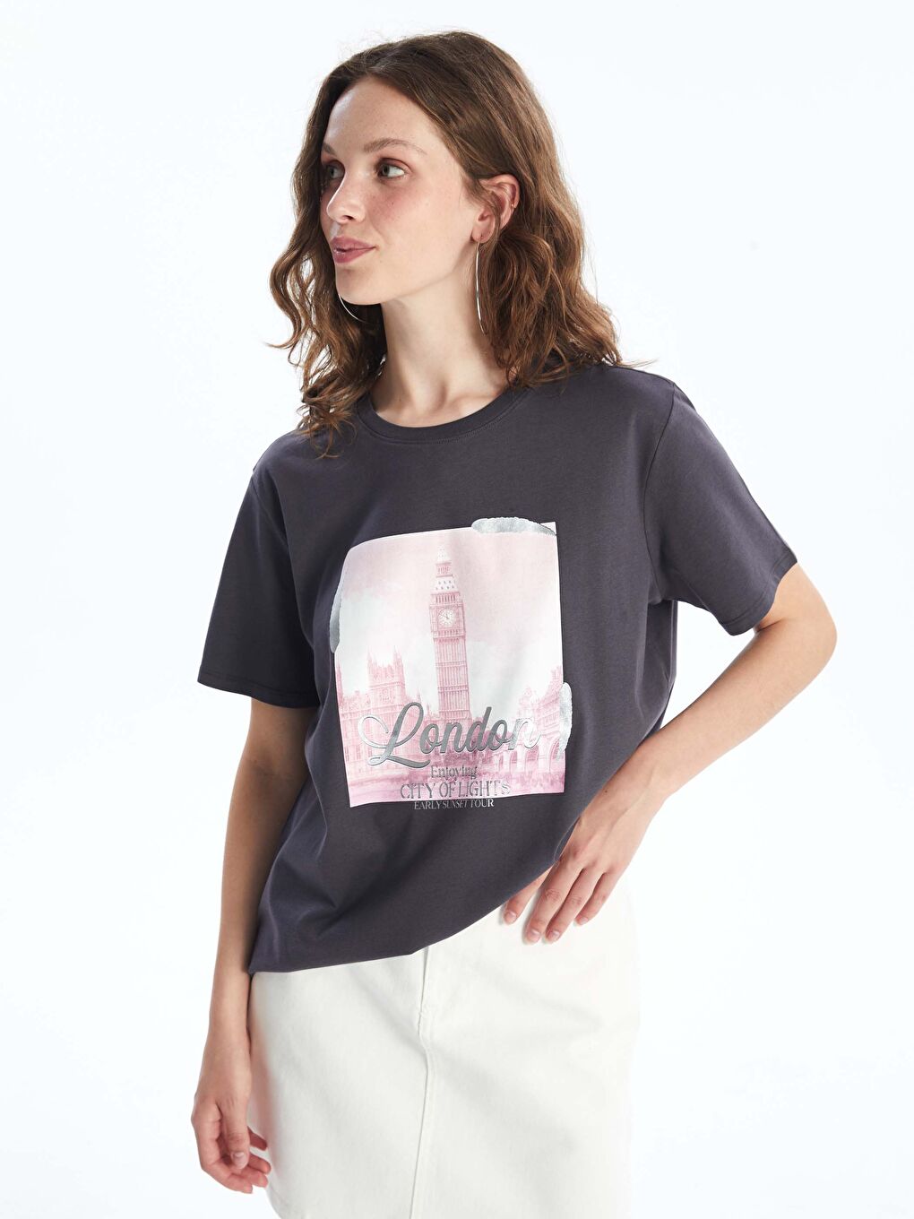 მრგვალი საყელო ნაბეჭდი მოკლე სახელო ქალებისთვის მაისური